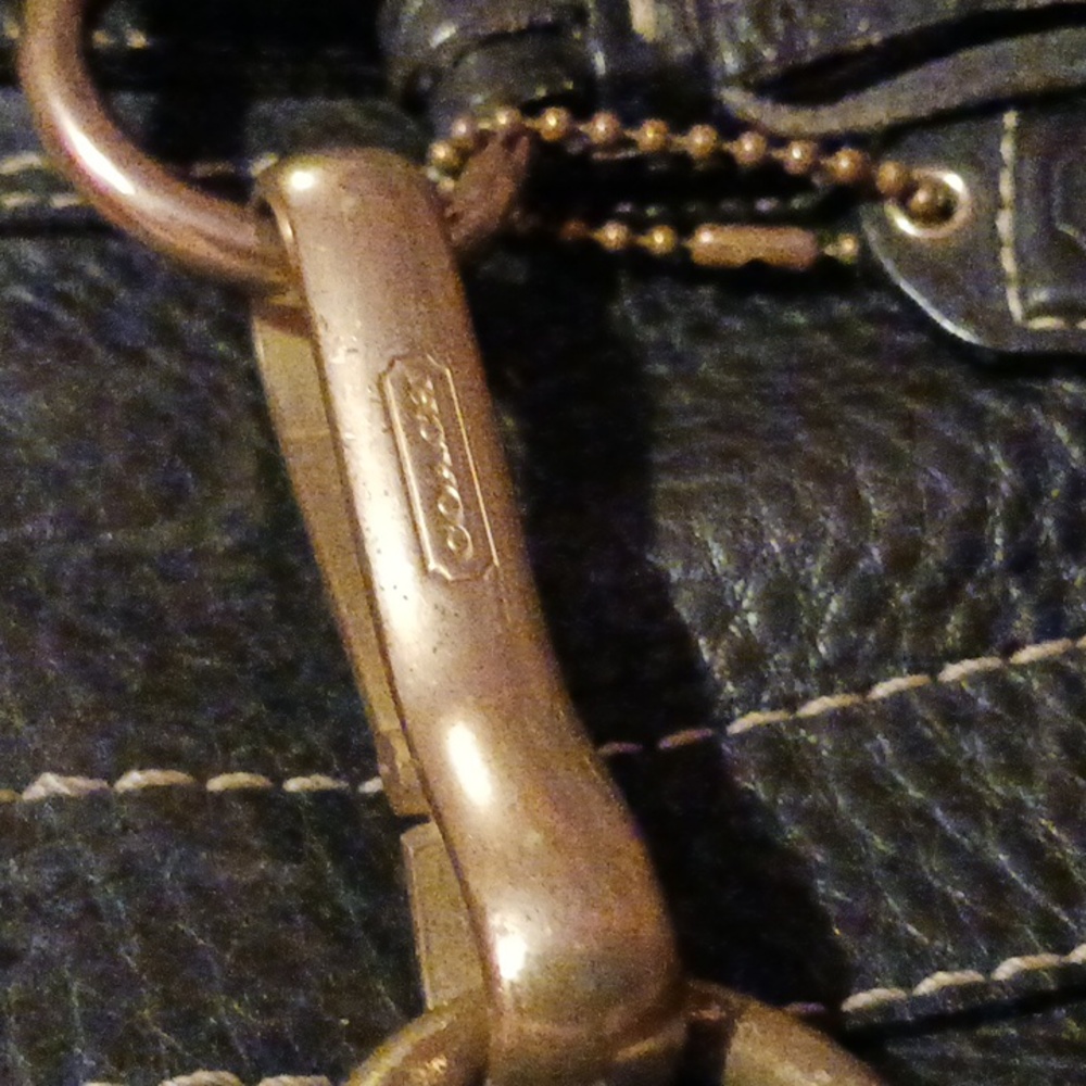 AUTHENTIC COACH Hampton Satchel & Wristlet - Picture 3 of 8